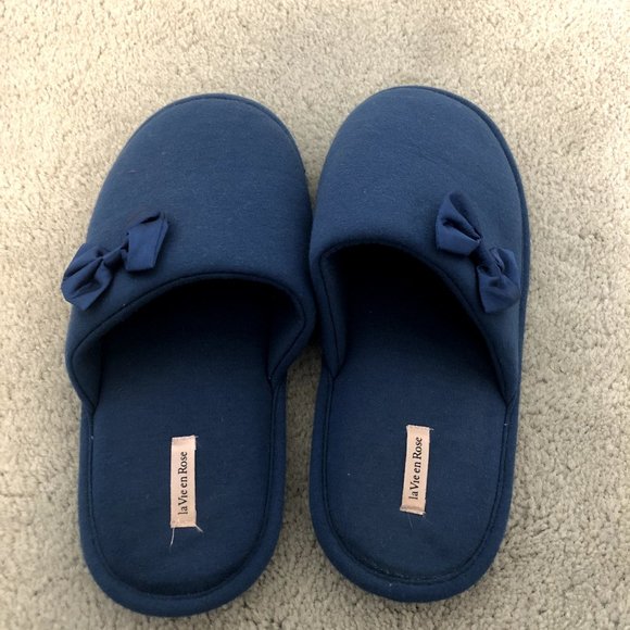 *FREE WITH PURCHASE* Navy Slippers Size L - Picture 1 of 4